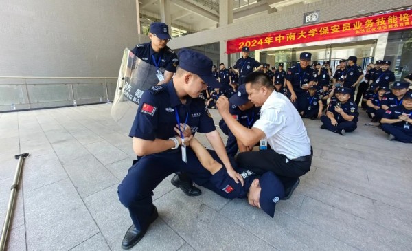 長沙紅光保安服務(wù)有限公司,長沙安保服務(wù),長沙安全服務(wù),長沙非武裝押運(yùn),勞務(wù)派遣服務(wù) 長沙紅光保安服務(wù)有限公司,長沙安保服務(wù),長沙安全服務(wù),長沙非武裝押運(yùn),勞務(wù)派遣服務(wù)